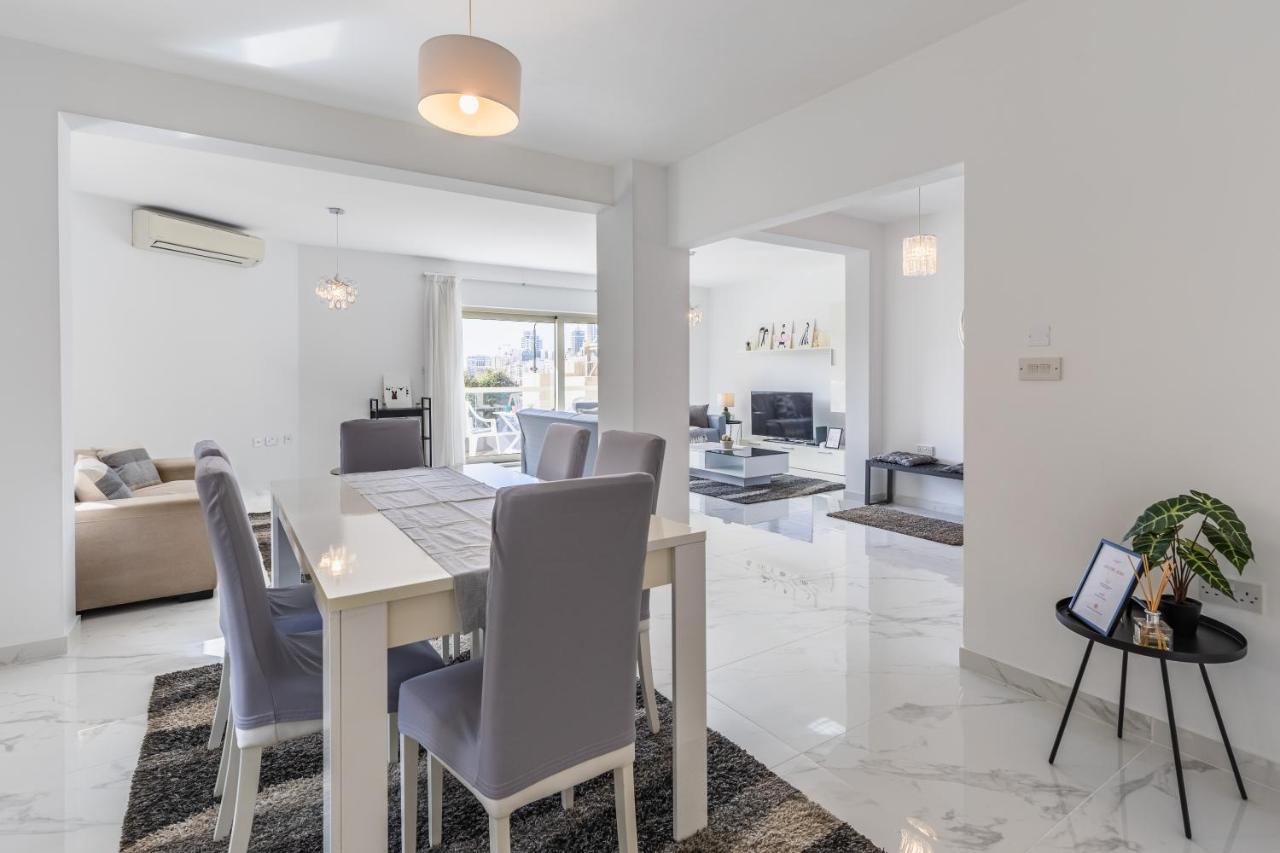 Stunning - Sunnyside 3-Bedroom Слима Экстерьер фото