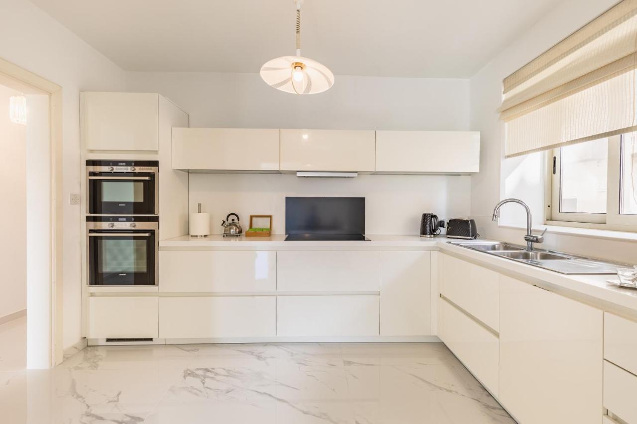 Stunning - Sunnyside 3-Bedroom Слима Экстерьер фото